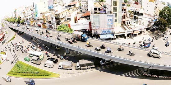 The flyover in Lang Cha Ca roundabout, Tan Binh district, HCMC (Photo: SGGP)